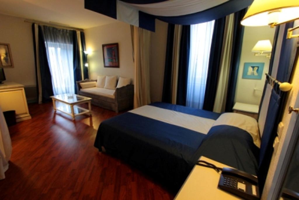 Logis Hotel Moderne Et Pigeon Limoux Zimmer foto