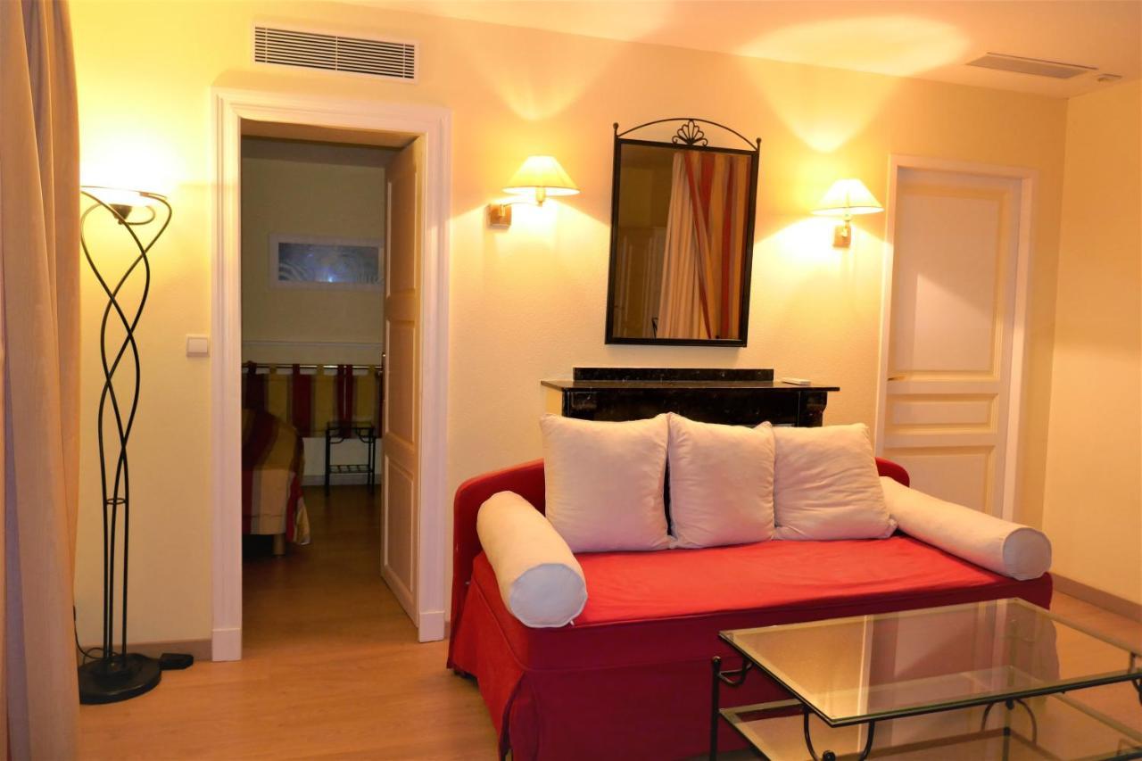 Logis Hotel Moderne Et Pigeon Limoux Exterior foto
